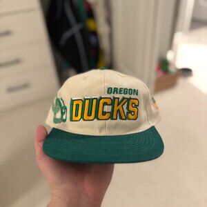 *RARE & VINTAGE* Oregon Ducks Sports Specialities Snapback in White/Green